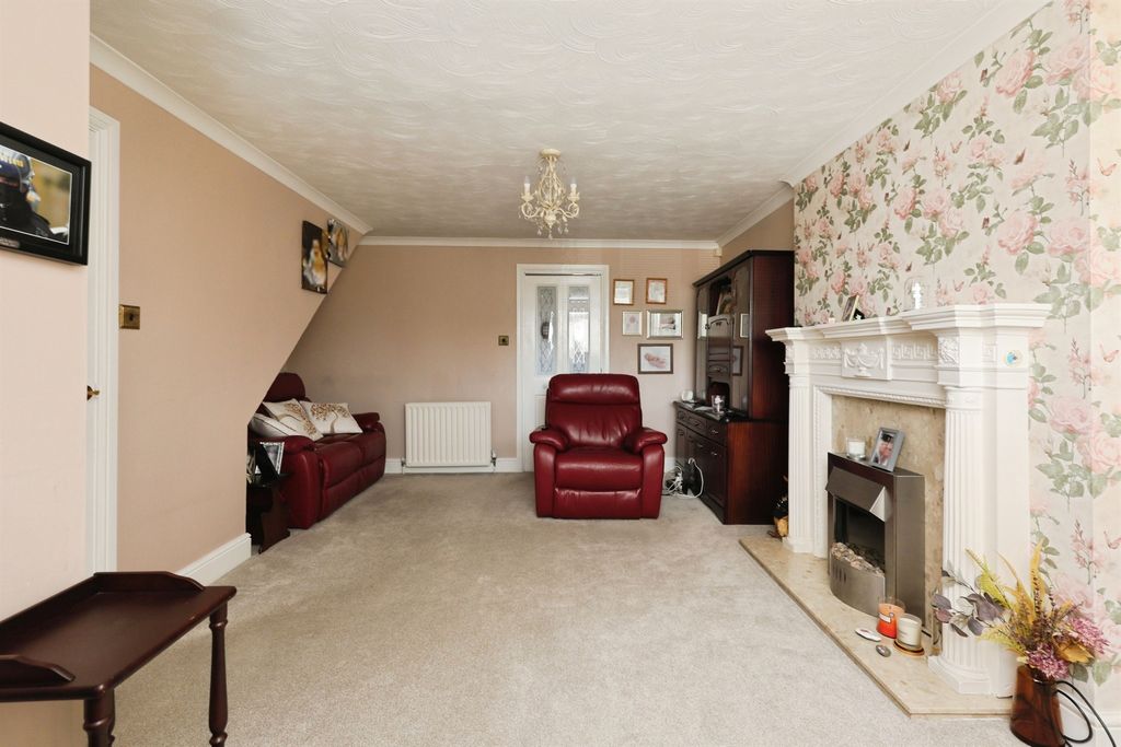 Property photo 2 of 22