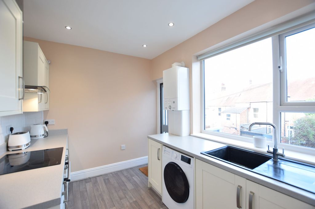 Property photo 3 of 14 Kitchen