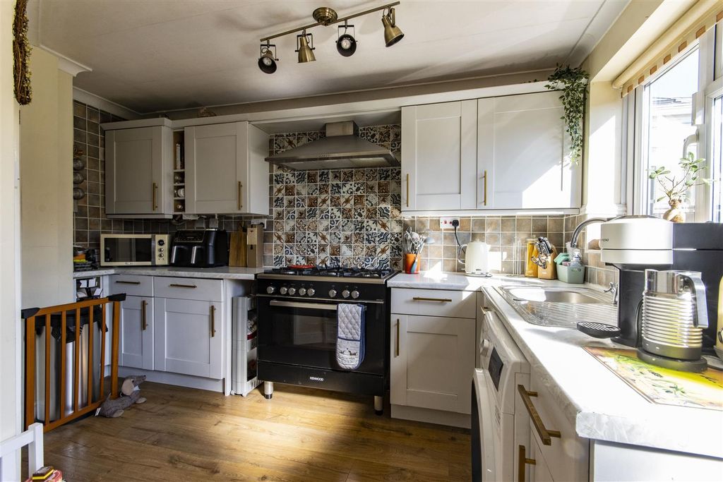 Property photo 3 of 13 'l' Shaped Kitchen/Diner