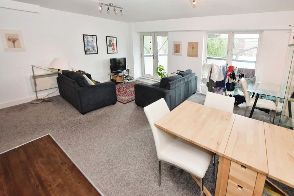 Property photo 2 of 21 Picture No. 24