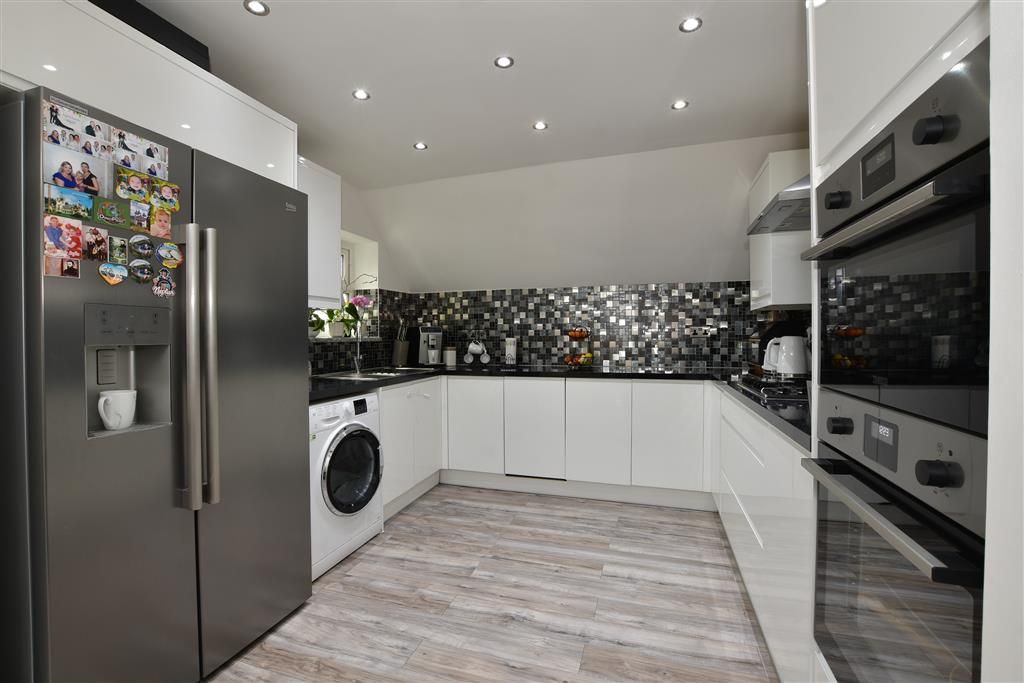 Property photo 1 of 11 Kitchen