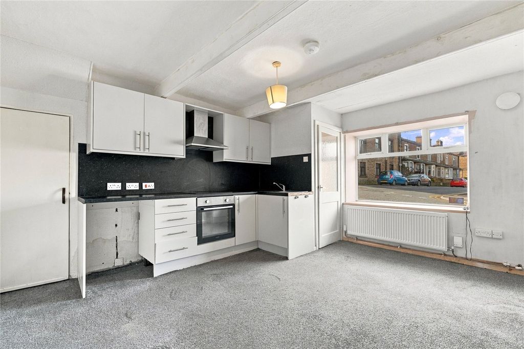 Property photo 2 of 11 Living Kitchen