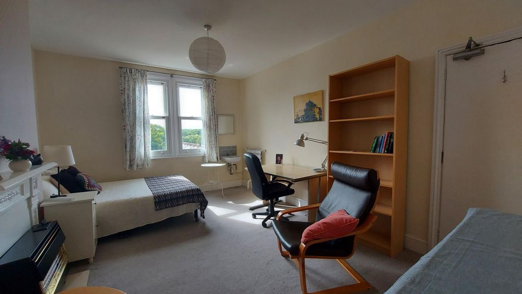 Property photo 3 of 6 Thumbnail_Room 7 Photo 1.Jpg