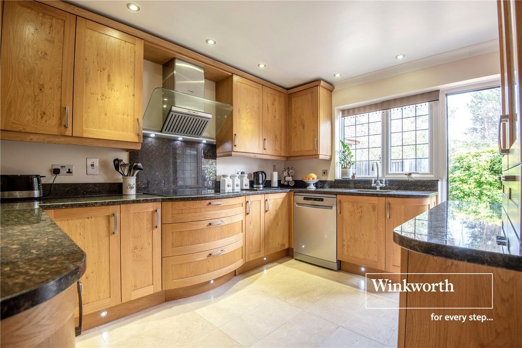 Property photo 3 of 16 Picture No. 15