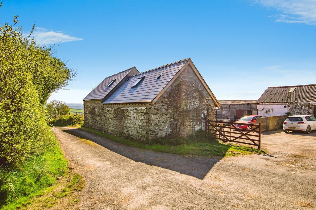 Property photo 3 of 17 Photo