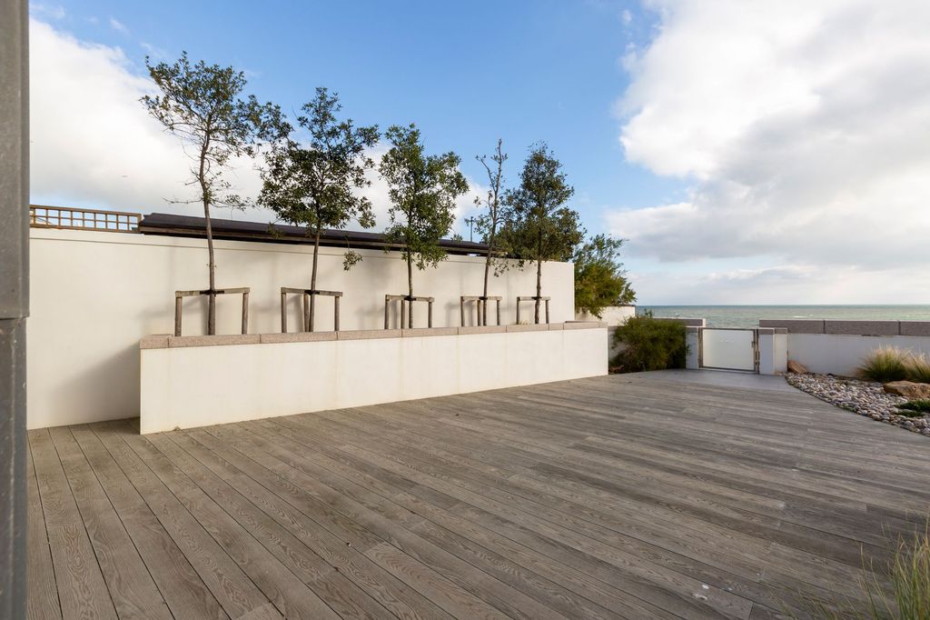 Property photo 3 of 43