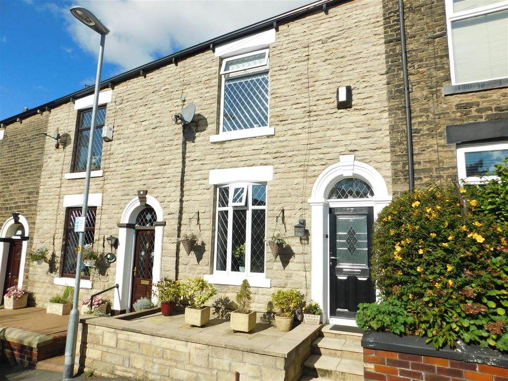 2 bed terraced house for sale County End