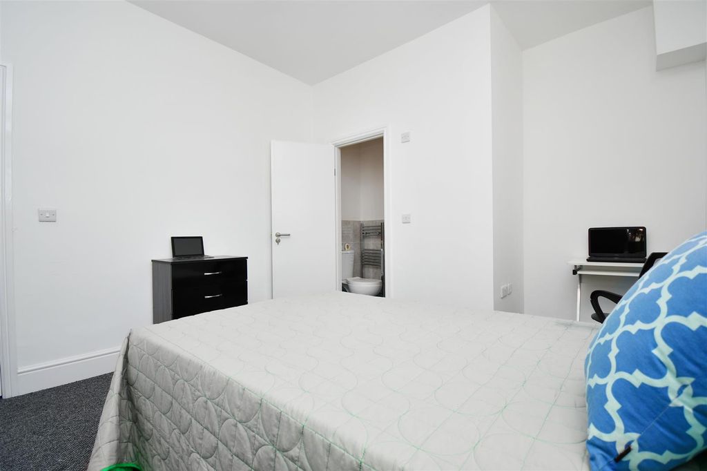 Property photo 2 of 7 19.Jpg