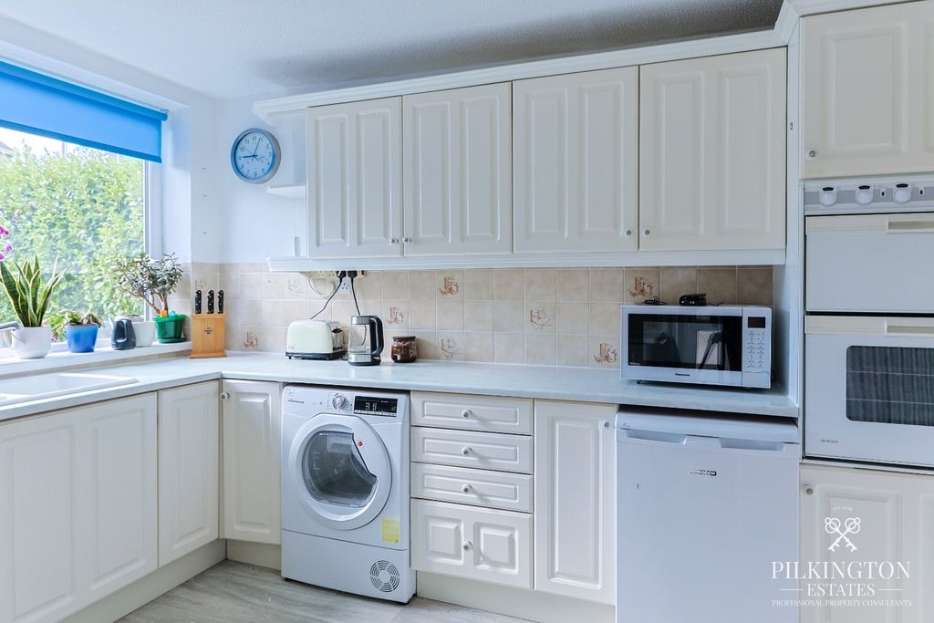 Property photo 2 of 13 5381632