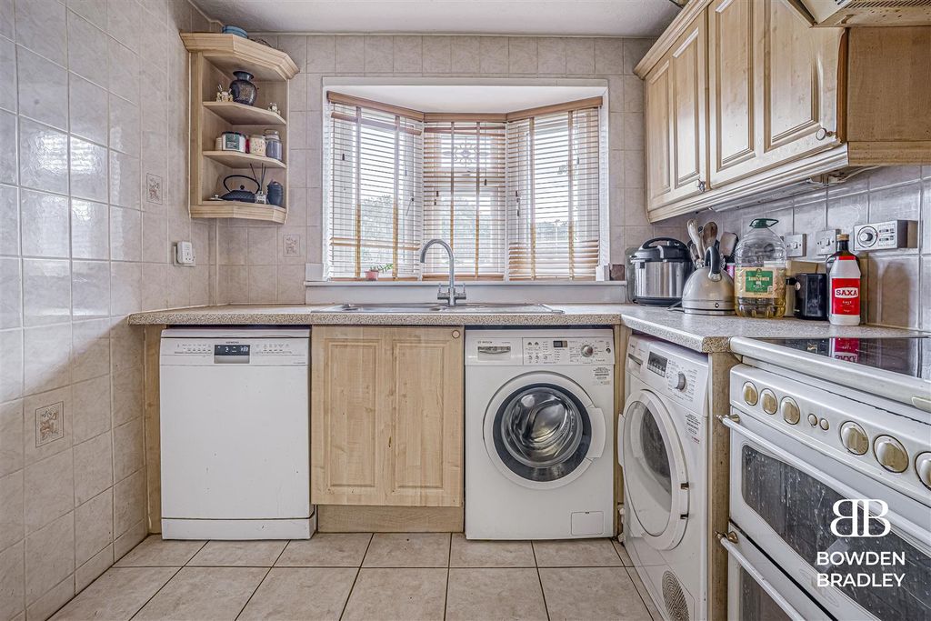 Property photo 3 of 14 Kitchen