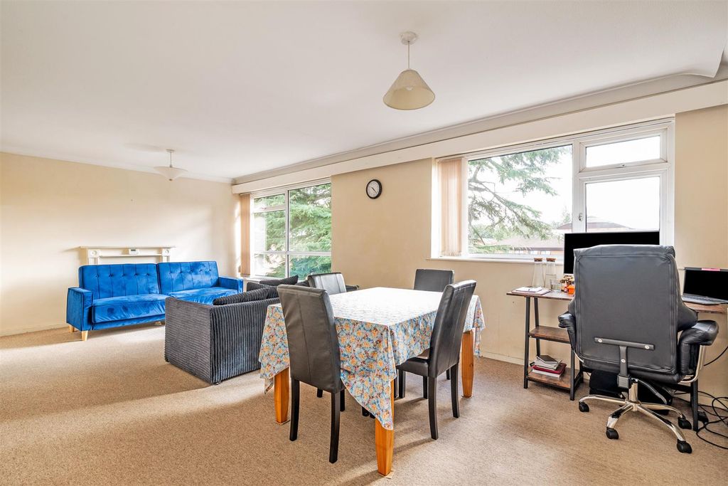 Property photo 2 of 13 6 Keresley Close_9.Jpg