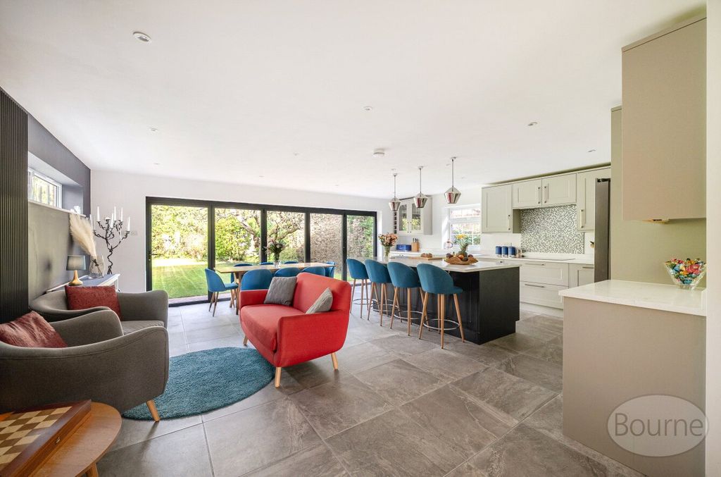 Property photo 2 of 29 Picture No. 15