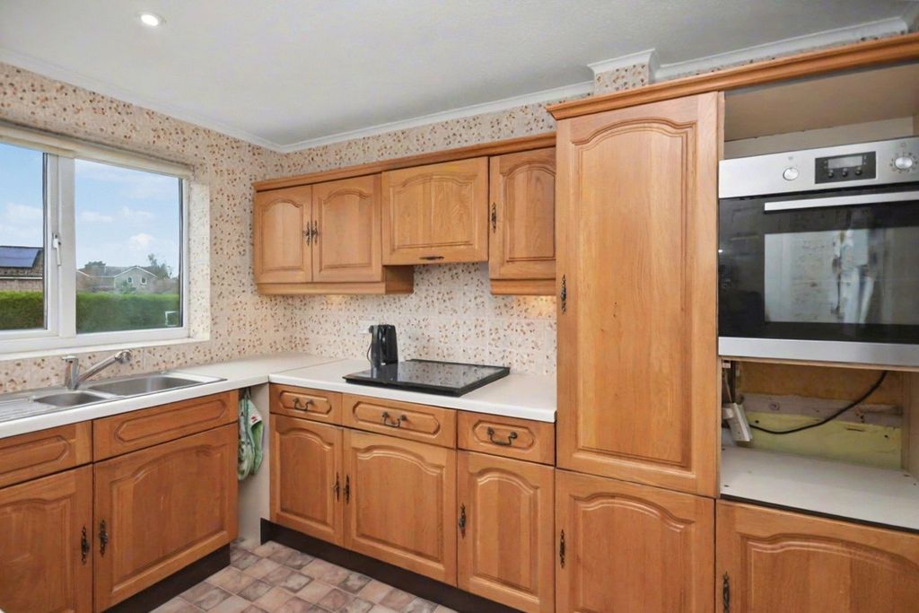 Property photo 3 of 22 Picture No. 32