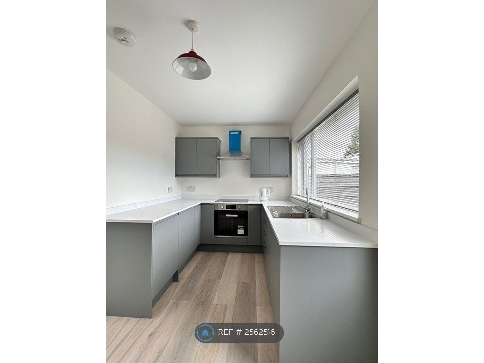 Property photo 3 of 8 Brand New U-Shaped Kitchen