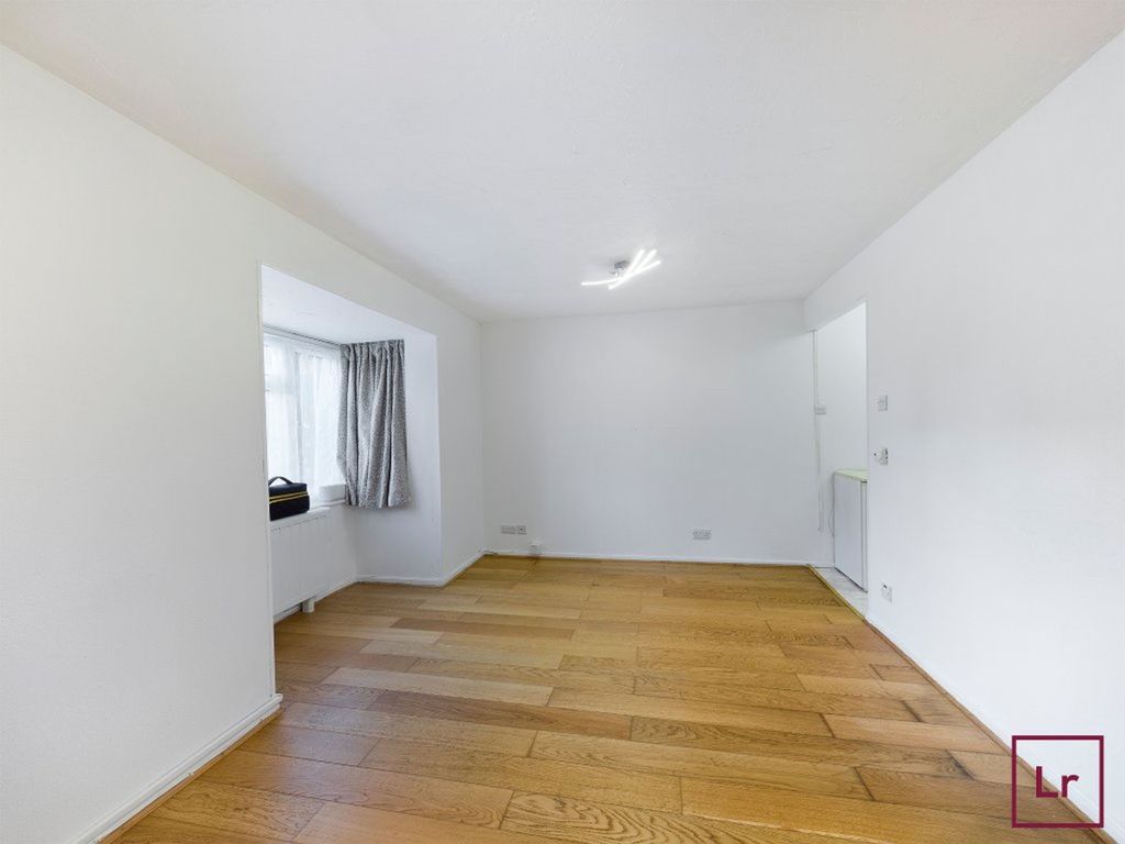 Property photo 3 of 4 Picture No. 04