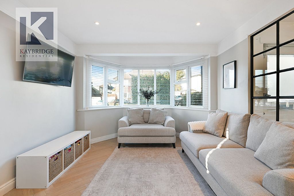 Property photo 2 of 18 Stoneleigh Park Road, Epsom - Kt19 0Qy