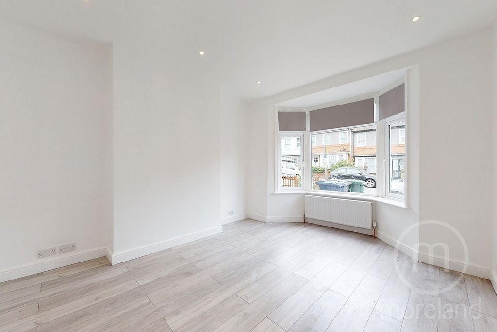 Property photo 2 of 13 4136462