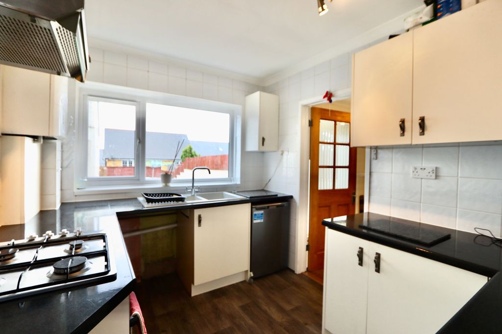 Property photo 2 of 32