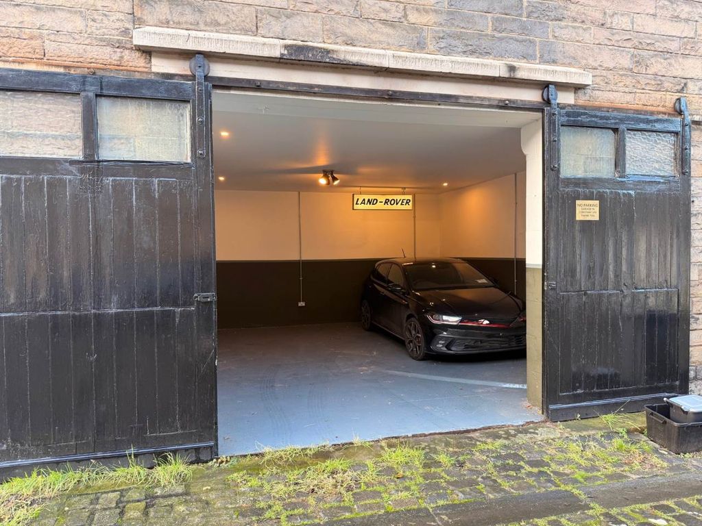 Property photo 1 of 3 A19339A4-54Af-489c-8B76-126A0E74d4Da