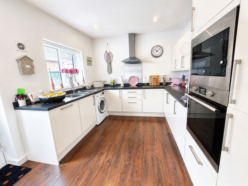 Property photo 3 of 16 Kitchen