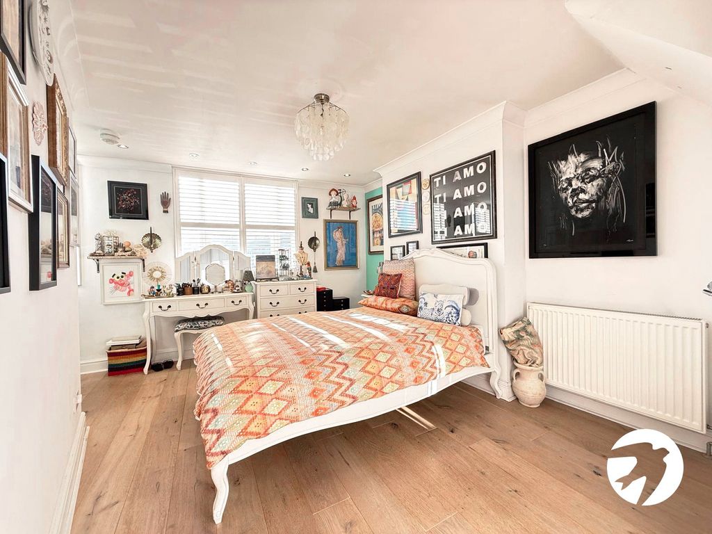 Property photo 3 of 18 Picture 3