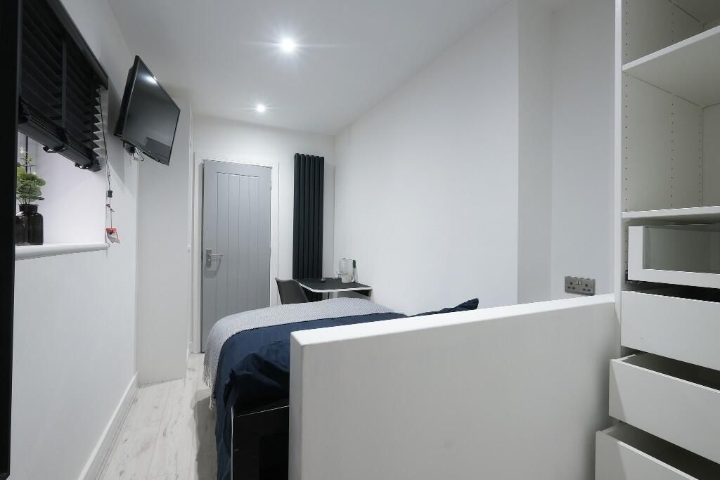 Property photo 3 of 15 A Bright And Neatly Maintained Bedroom Featuring A...