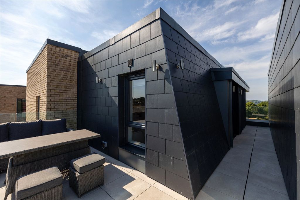 Property photo 1 of 14 Mulberry Park