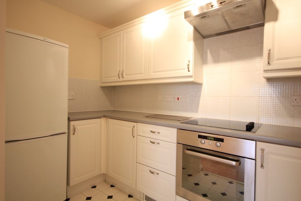 Property photo 3 of 8 Kitchen