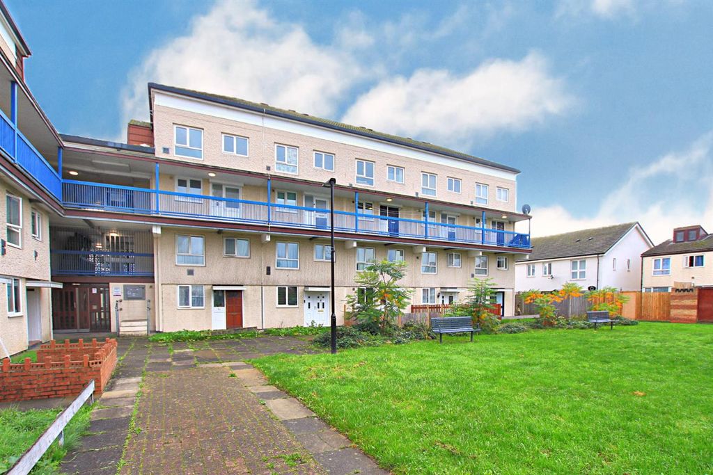Property photo 1 of 8 Norman Crescent