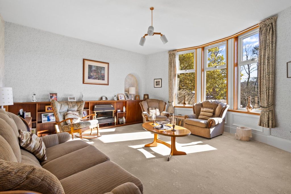 Property photo 2 of 25