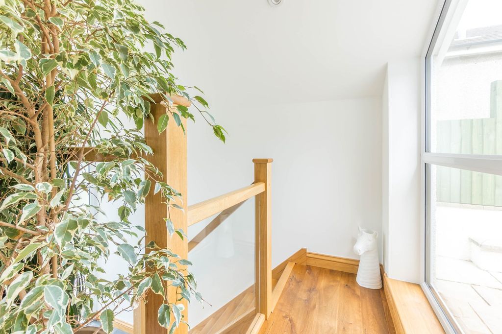 Property photo 3 of 32