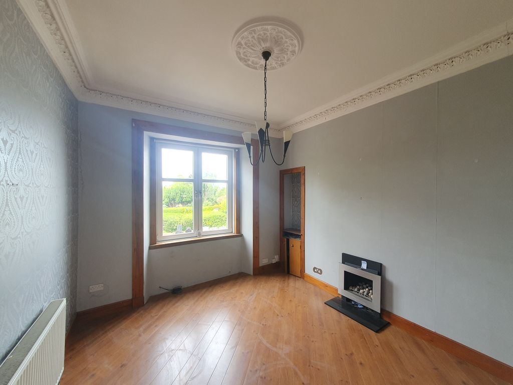 Property photo 2 of 10 000