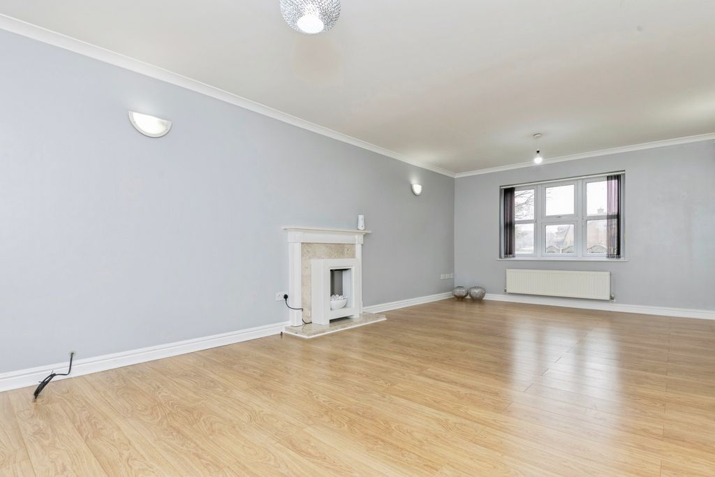 Property photo 2 of 20 Living Room