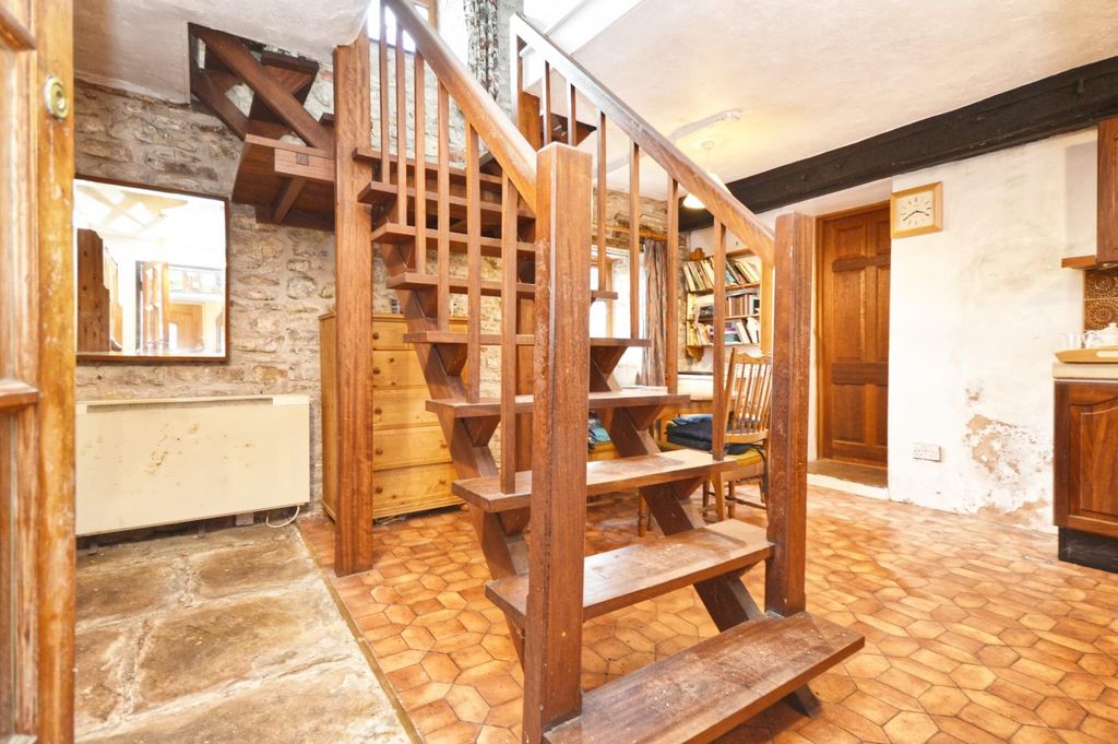 Property photo 3 of 28 Kitchen