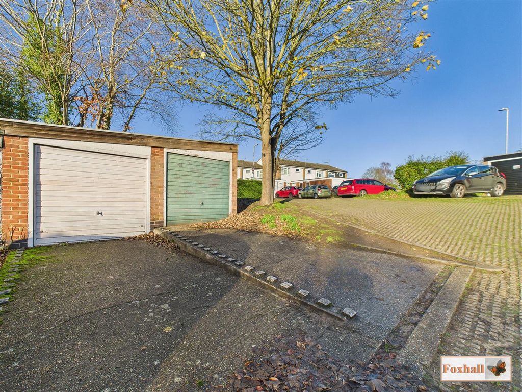 Property photo 3 of 14 Garage On Block