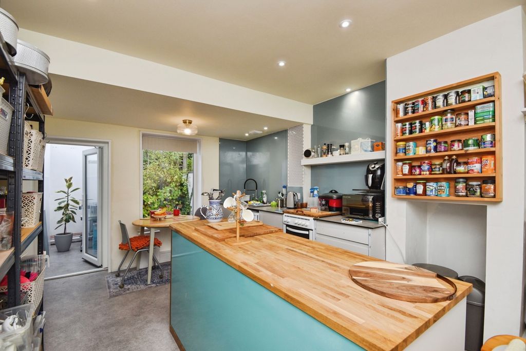 Property photo 3 of 17 Photo