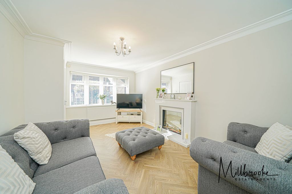 Property photo 2 of 32