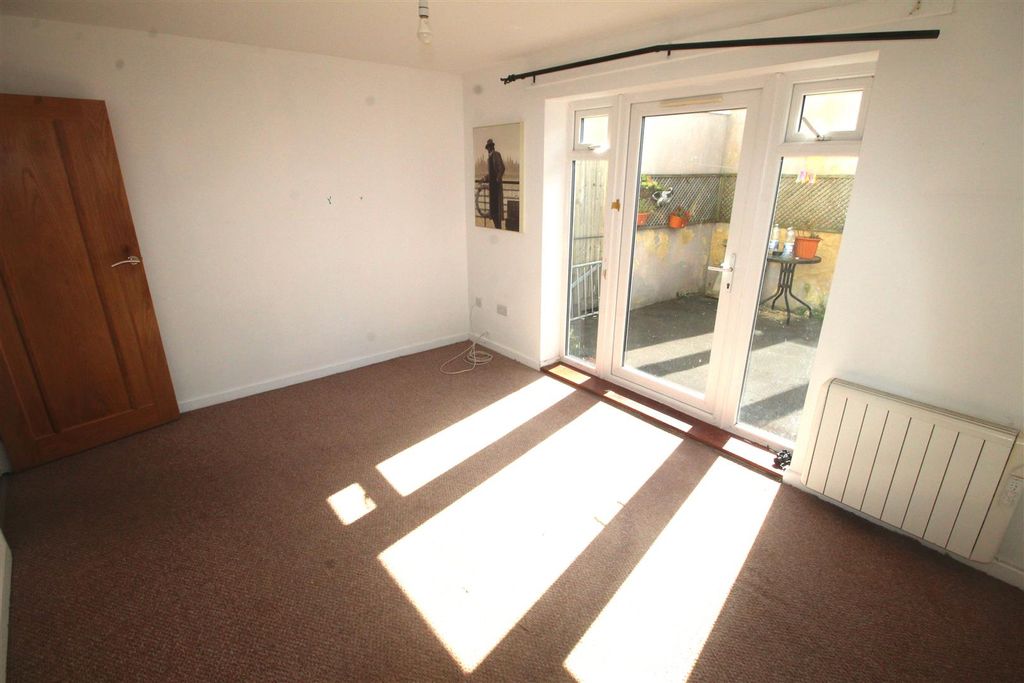 Property photo 3 of 9 New Lounge.Jpg