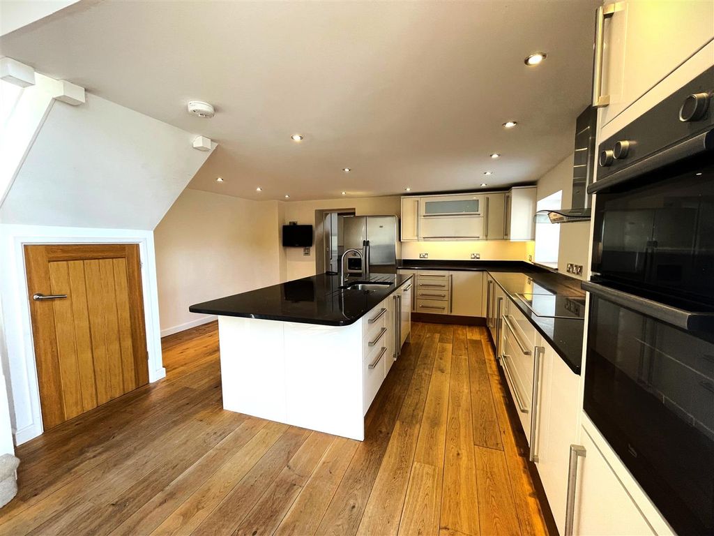 Property photo 3 of 15 Tyn Y Cestyll - Kich.Jpg