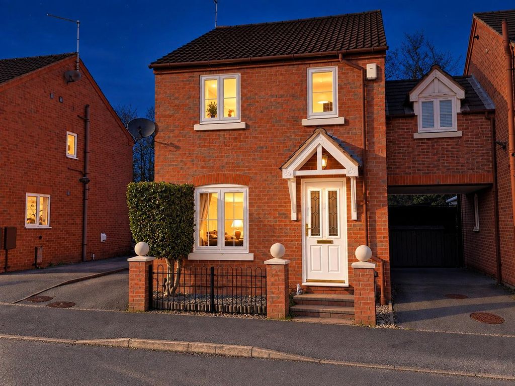 Property photo 1 of 19 Front Aspect (Evening)