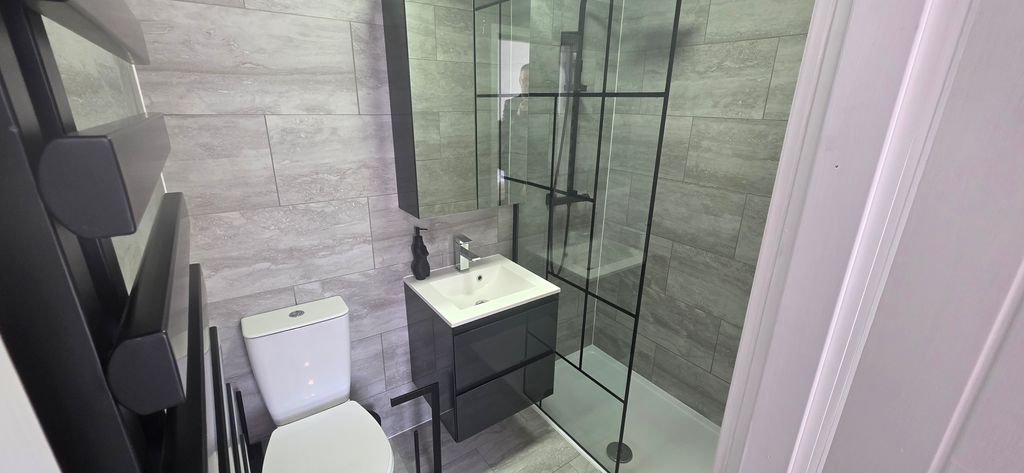 Property photo 3 of 12 Bedroom 1