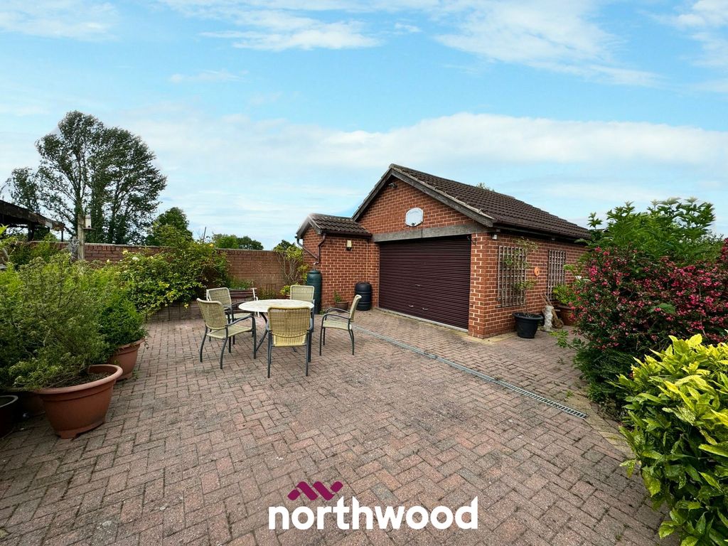 Property photo 2 of 39