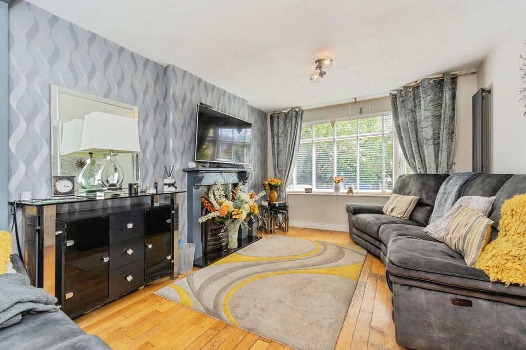 Property photo 2 of 17 Photo