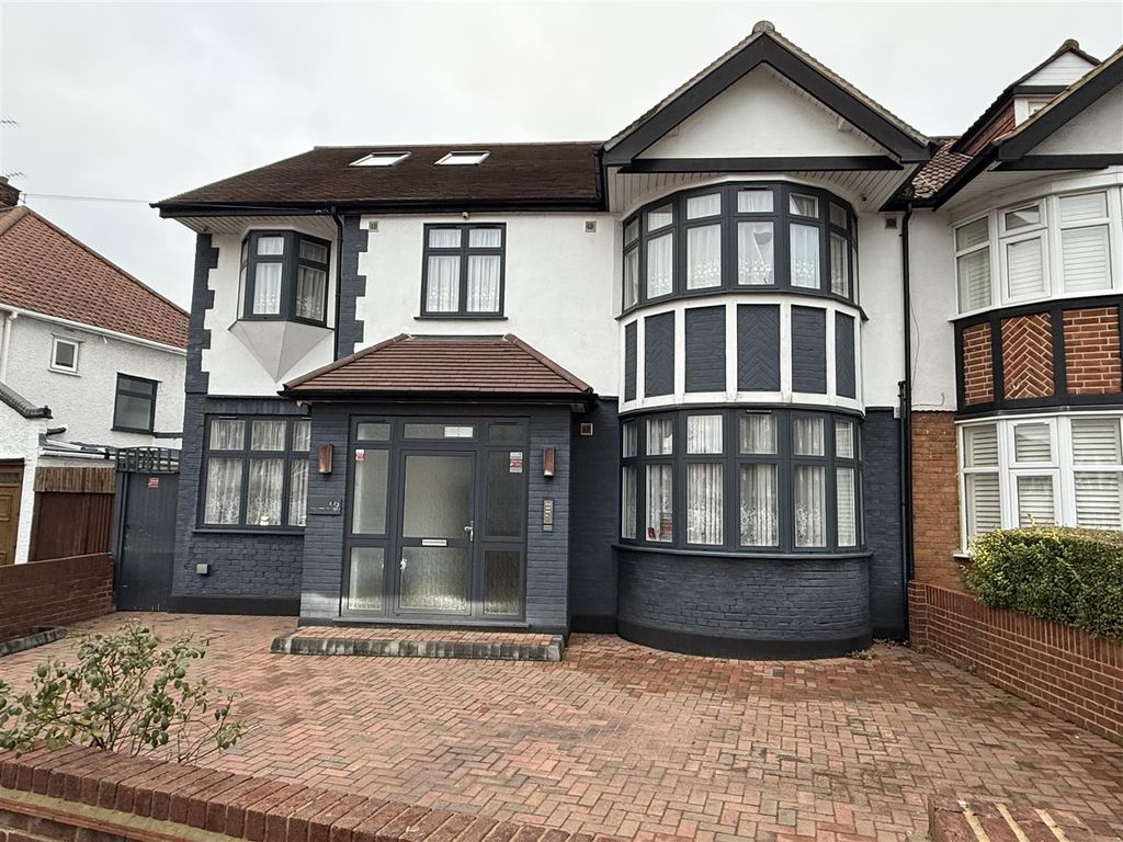 Property photo 1 of 12 External