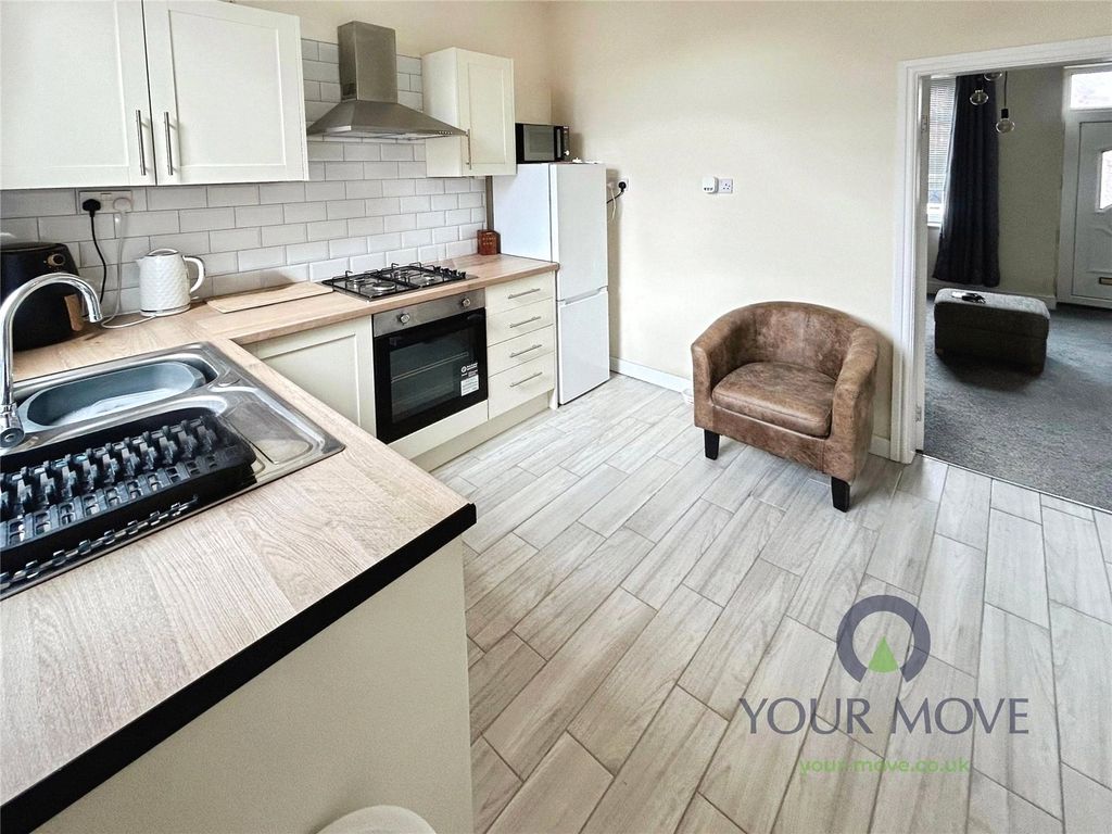 Property photo 2 of 10 Kitchen