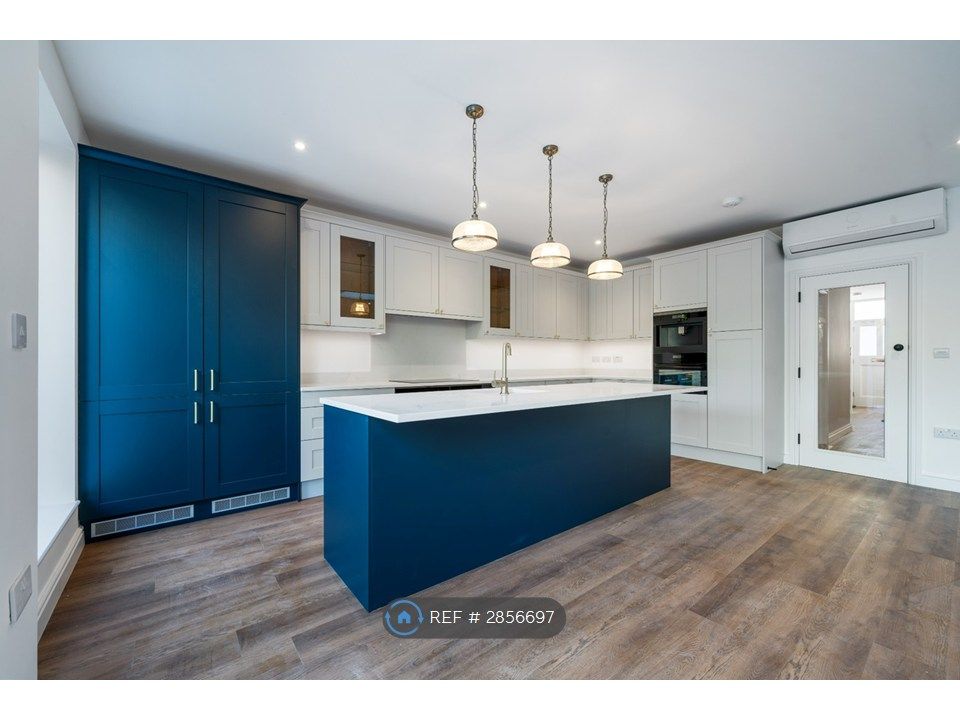 Property photo 3 of 30 Kitchen