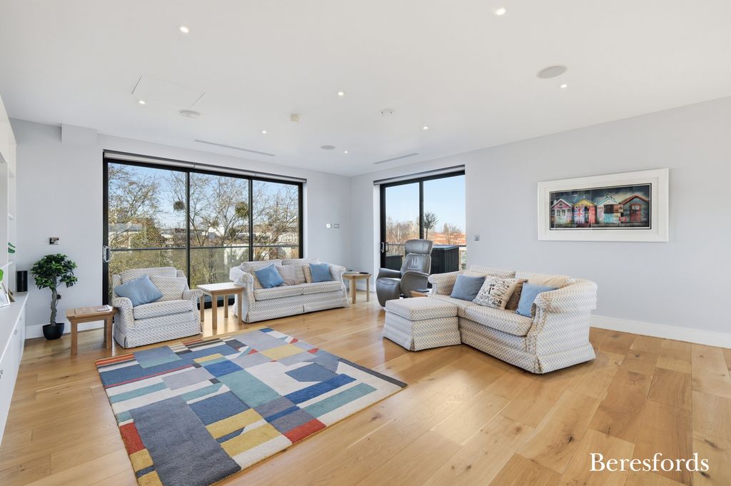 Property photo 3 of 28 Picture 3