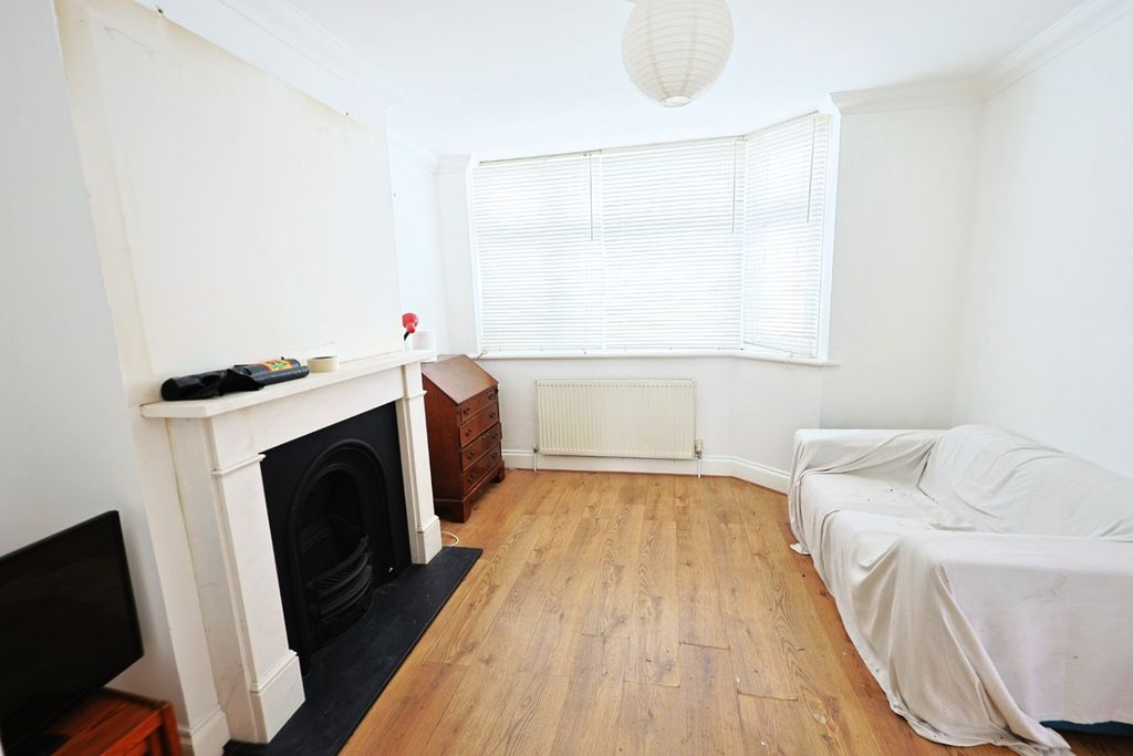 Property photo 2 of 11 4679692