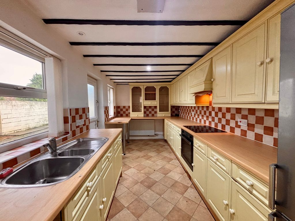 Property photo 2 of 19 Image