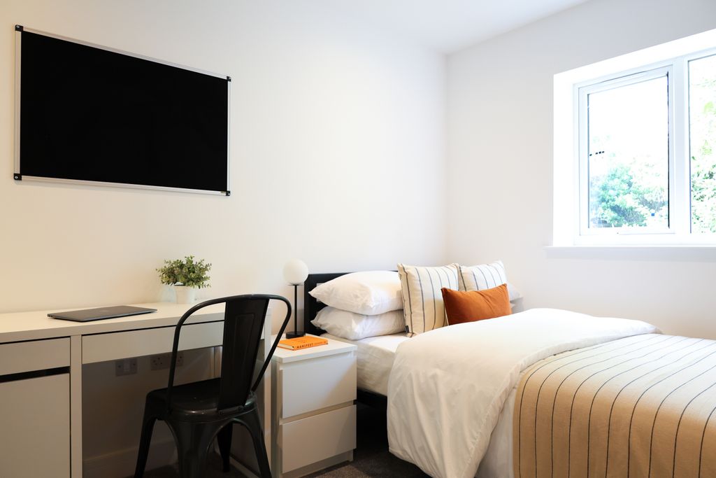 Property photo 1 of 15 H95A0905